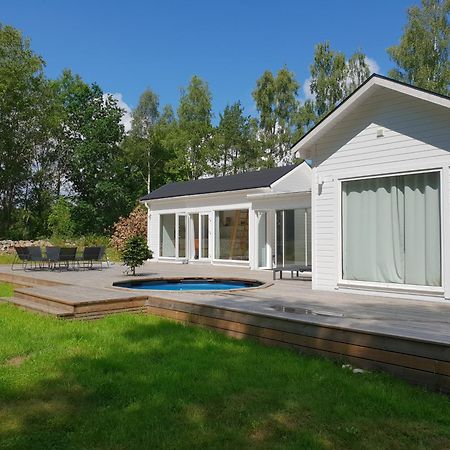 Cabin In The Forest With Spa Bath Vastra Torup Экстерьер фото